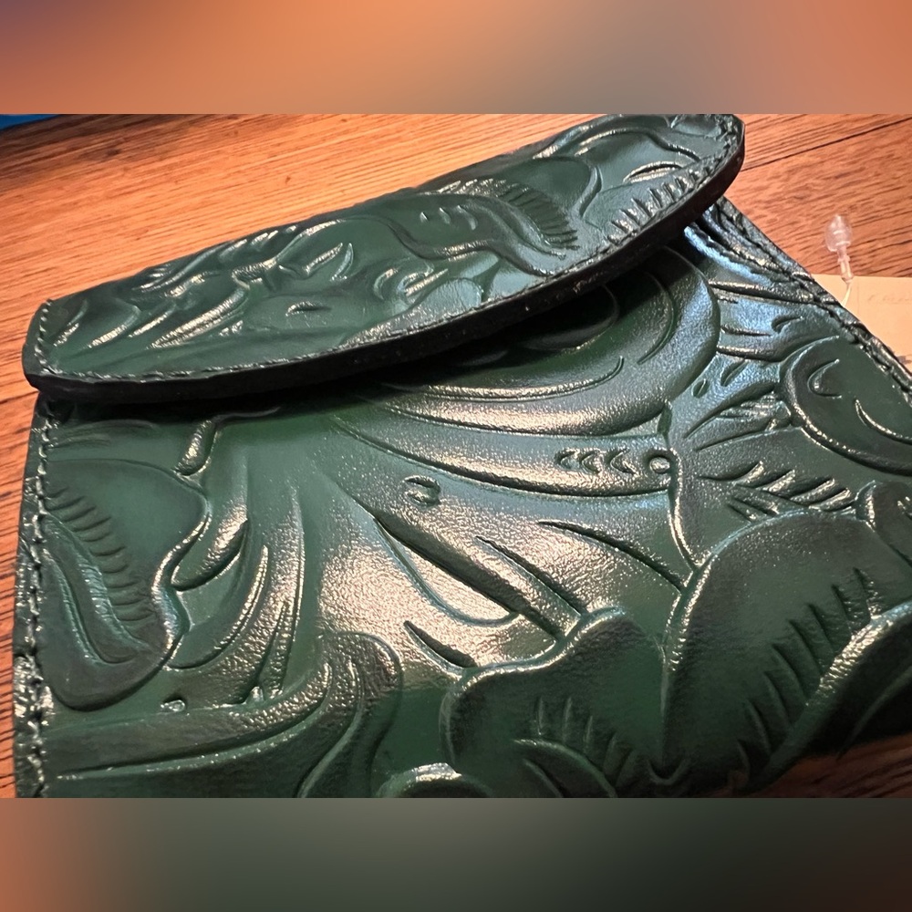 Patricia Nash Green Tooled Reiti Wallet - Picture 2 of 9